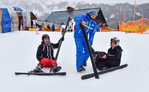 Junge Asylwerber beim Skikurs